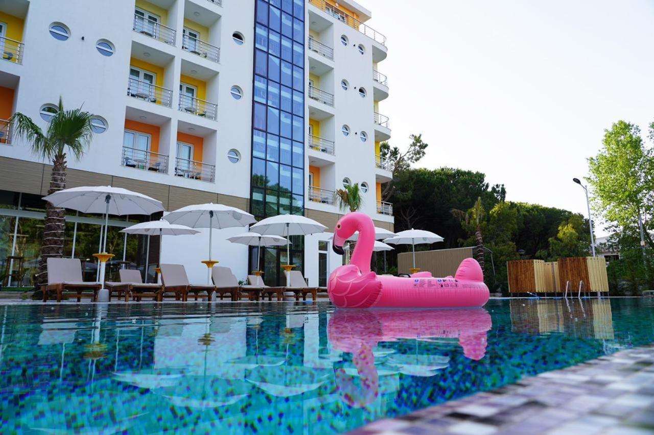 Hotel Monaco & Garden Golem  Kültér fotó